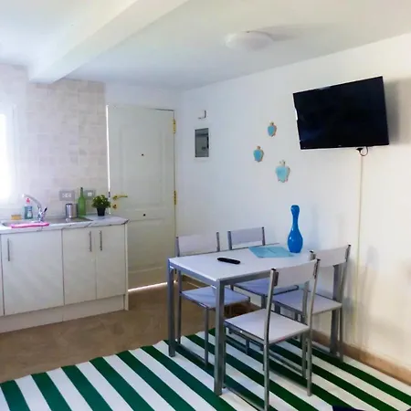 2 Bedrooms With Sea View And Furnished Terrace At 4 Km Away From The Lägenhet